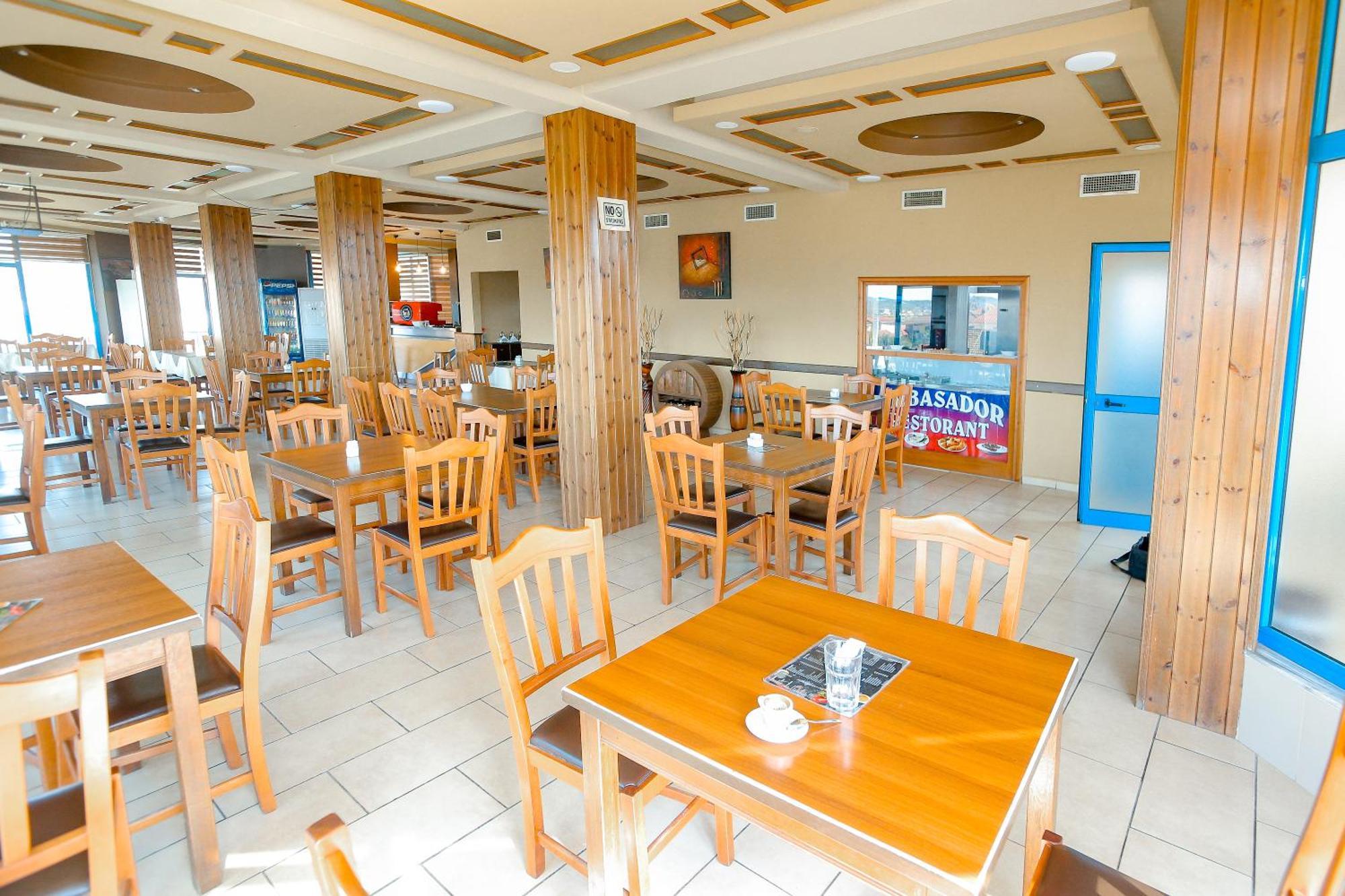 Hotel Ambasador Bahçallëk Extérieur photo