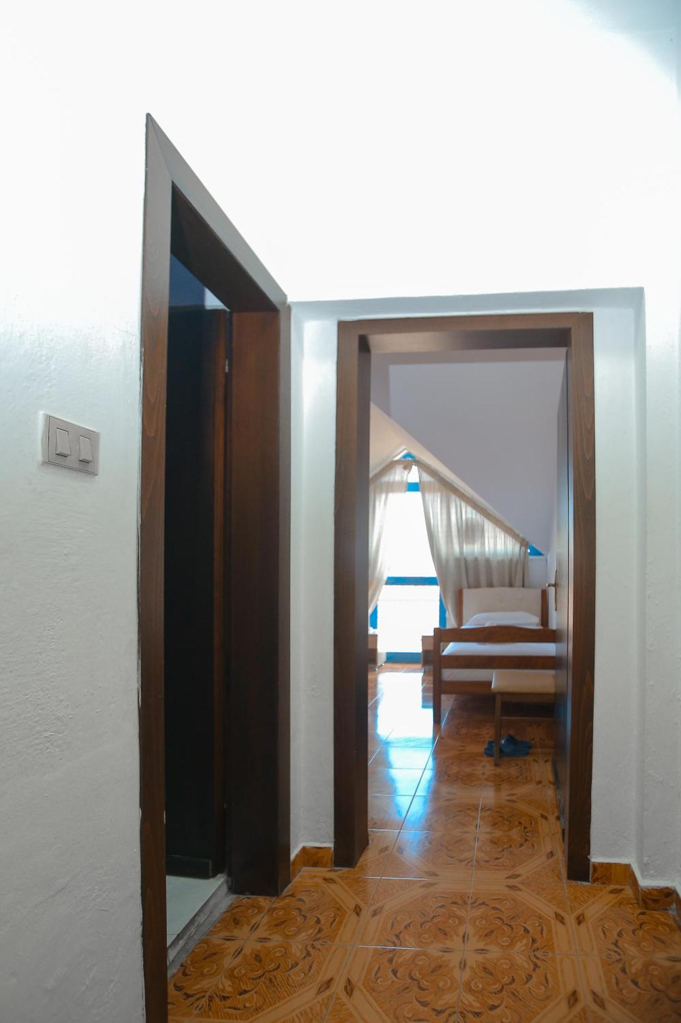 Hotel Ambasador Bahçallëk Extérieur photo