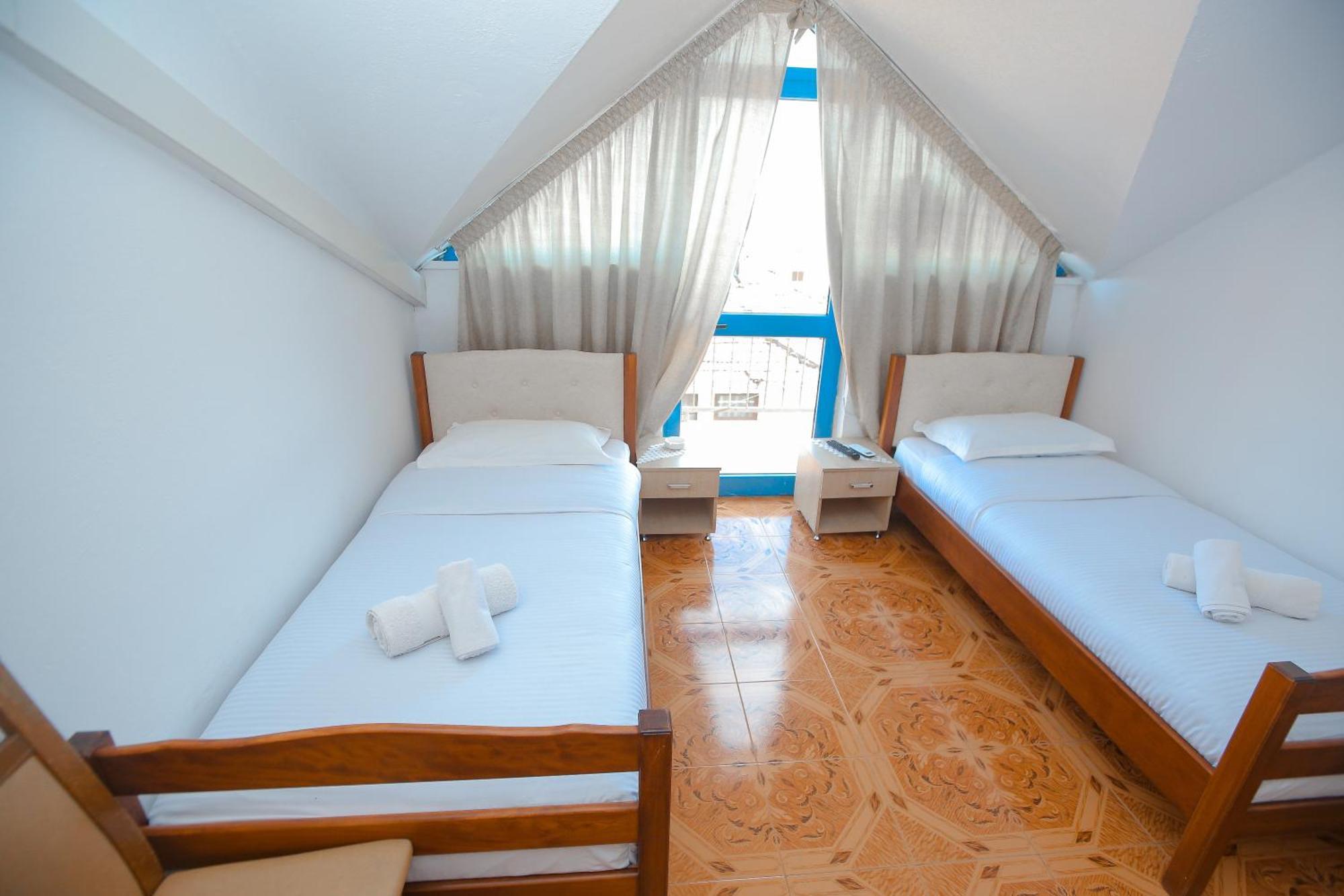 Hotel Ambasador Bahçallëk Extérieur photo