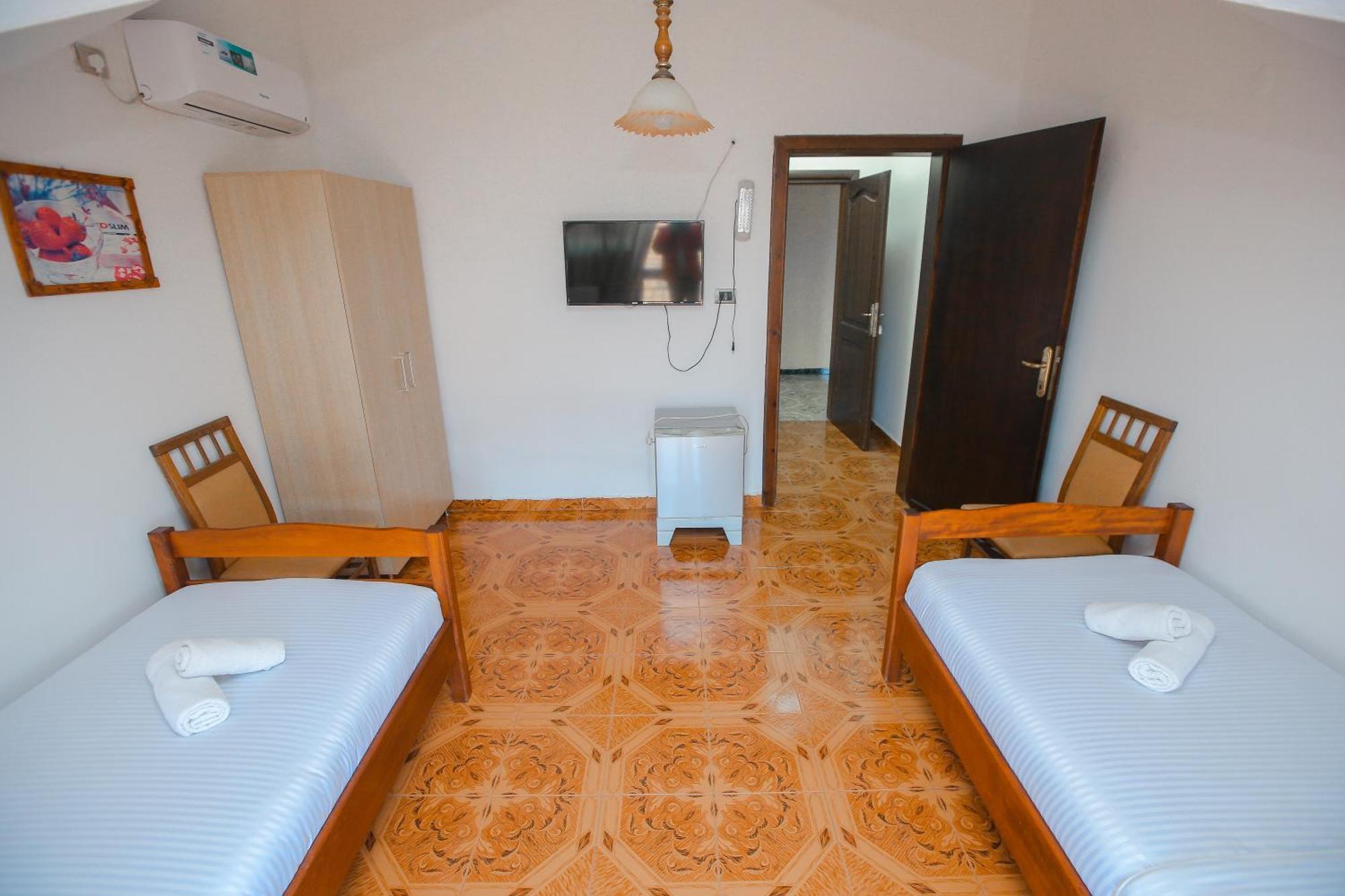 Hotel Ambasador Bahçallëk Extérieur photo