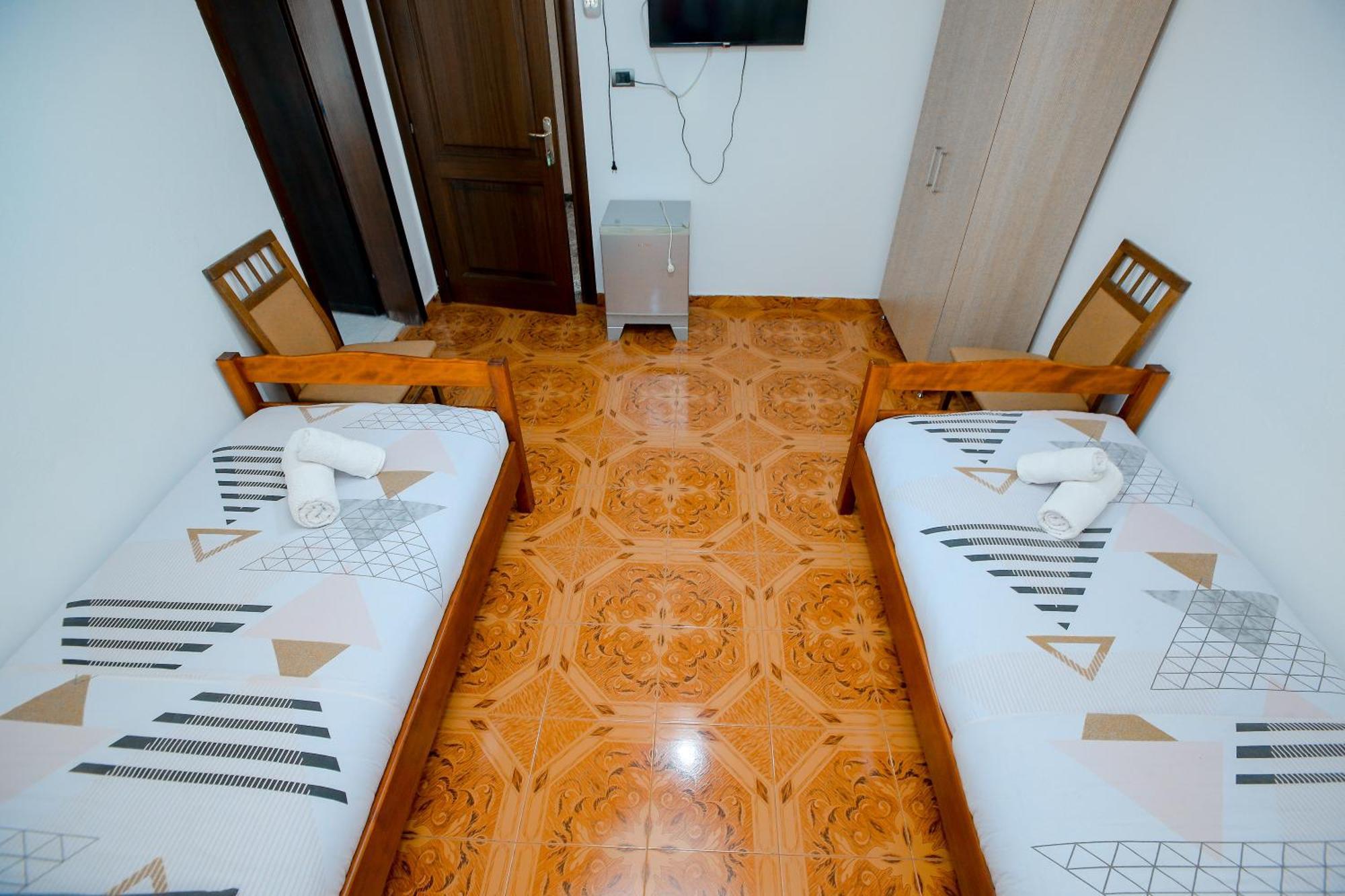 Hotel Ambasador Bahçallëk Extérieur photo