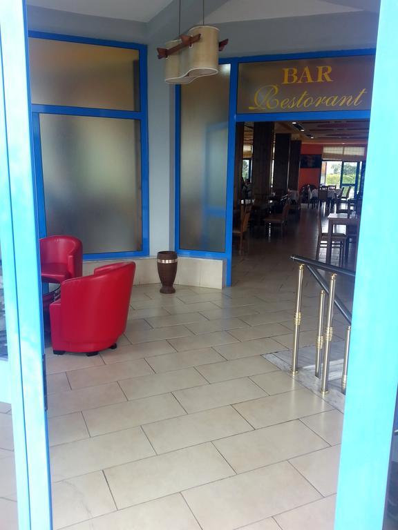 Hotel Ambasador Bahçallëk Extérieur photo